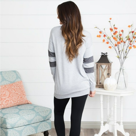Light gray pullover. - Picture 3 of 4